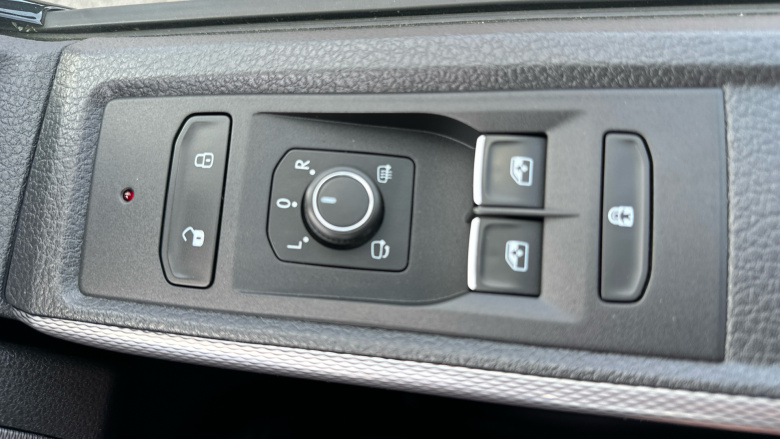 Volkswagen Caravelle 2.0 TDI Executive 199 5dr DSG Diesel Estate